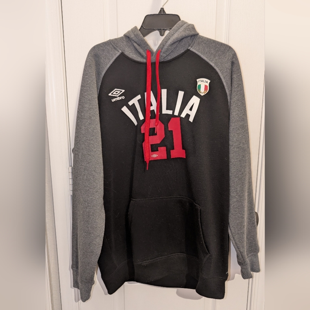 Umbro Italia sweatshirt heavy weight size L front pocket cozy warm‎ cute sturdy